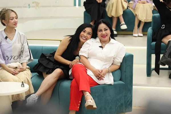 Nghệ sĩ Hoàng Trinh: Vượt qua nỗi đau mất chồng làm chỗ dựa cho con gái-8