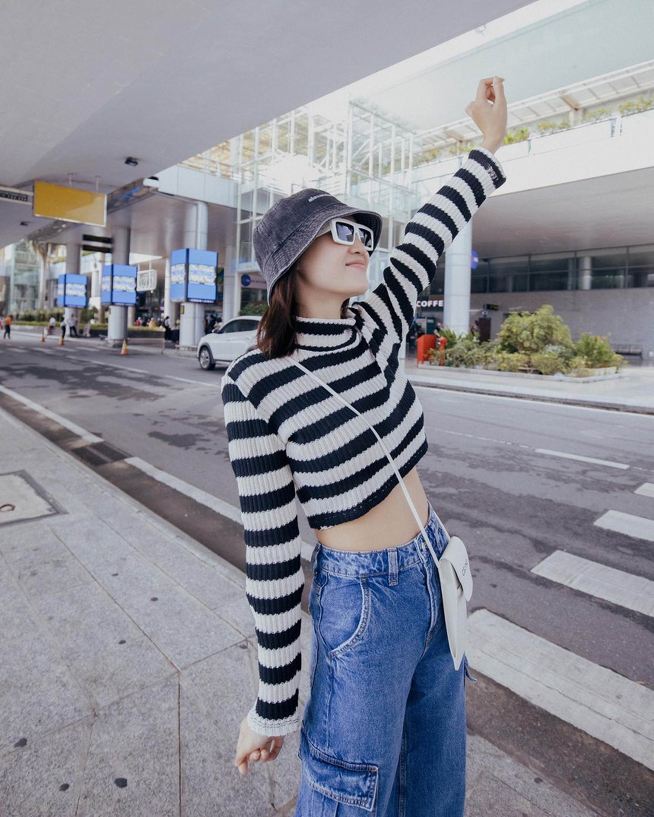 Mẫu áo trẻ trung được lòng mỹ nhân Việt-9