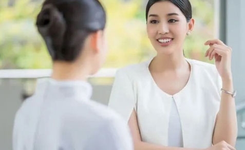 Nhìn cách trả lời khi được khen là biết người đó EQ thấp hay cao-1