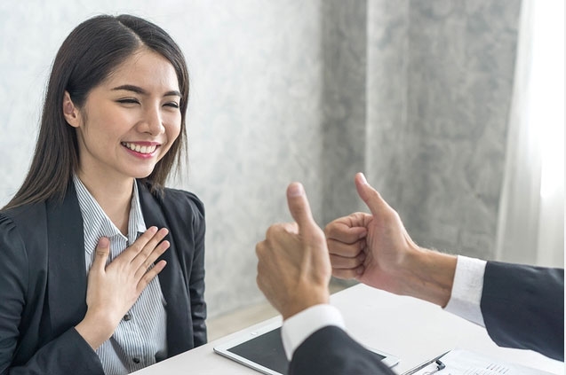 Nhìn cách trả lời khi được khen là biết người đó EQ thấp hay cao-2