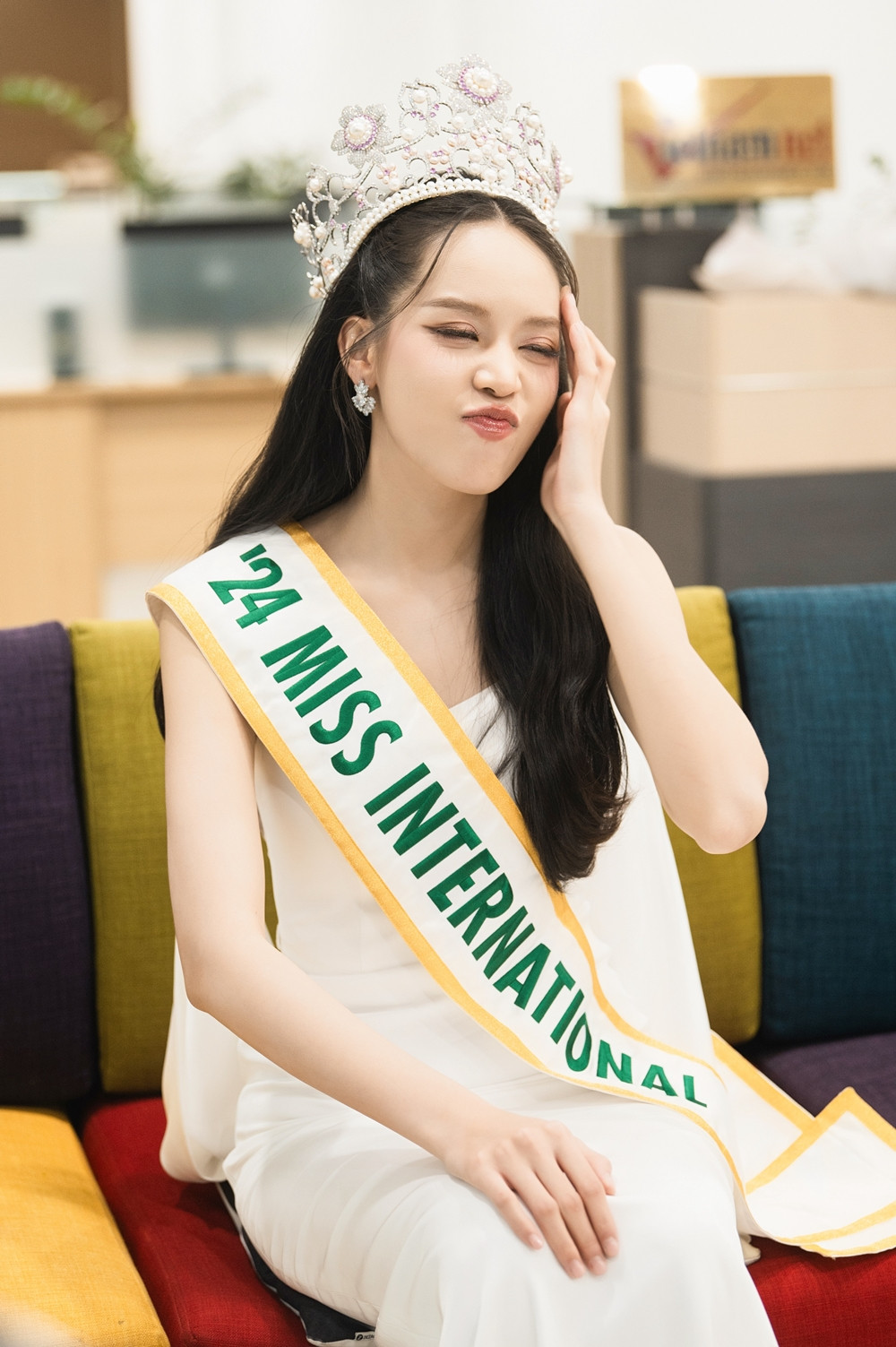 Lý do Miss International 2024 Thanh Thủy mang bộ mặt trắng bệch xuống máy bay-4