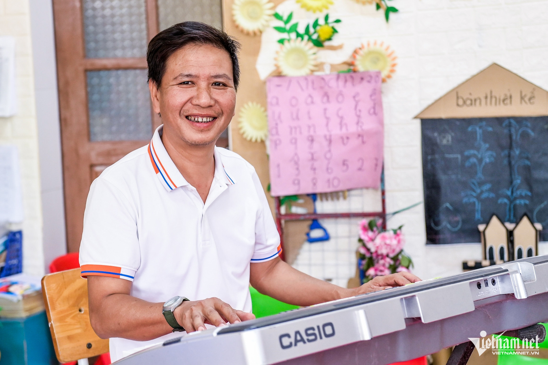 Thầy giáo mầm non duy nhất của huyện kể chuyện trẻ khoanh tay ‘con chào ông ạ’-1