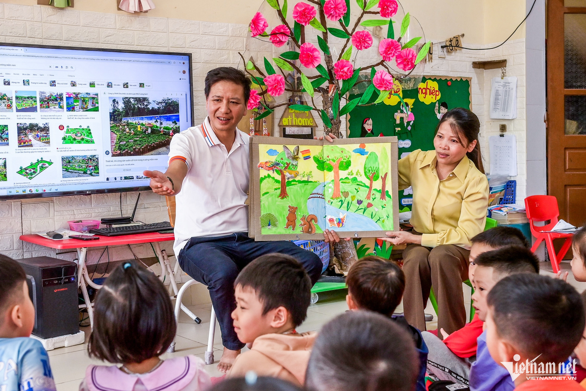 Thầy giáo mầm non duy nhất của huyện kể chuyện trẻ khoanh tay ‘con chào ông ạ’-5