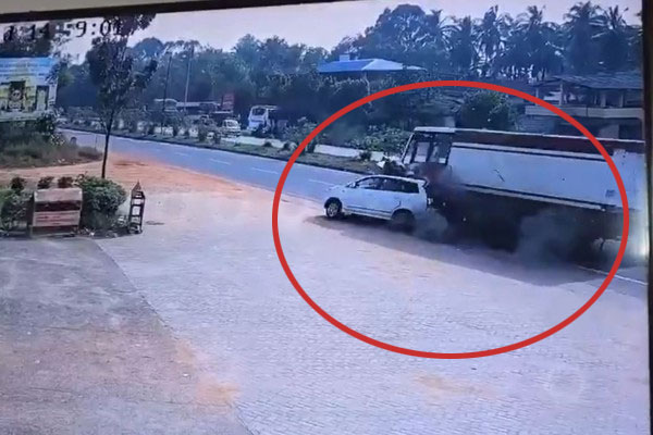 Ô tô đâm trúng xe buýt trong đêm, 5 sinh viên trường y thiệt mạng-2
