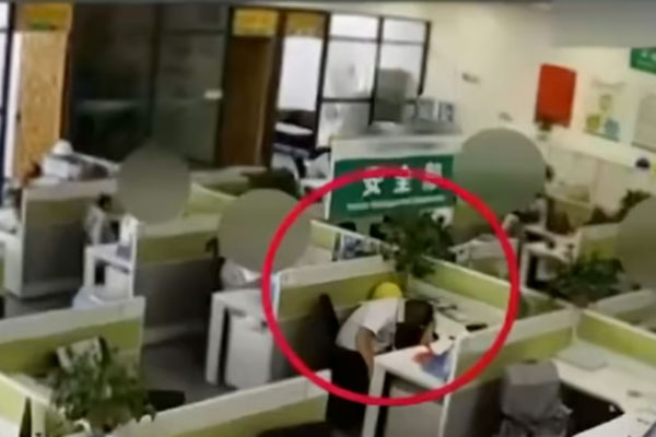 Khách buột miệng nói tôi giết người, tài xế taxi khôn khéo mang giao cảnh sát-3