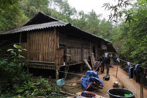 Bắt tạm giam mẹ nuôi tạt nước sôi bé gái 12 tuổi vì làm mất vé số-3