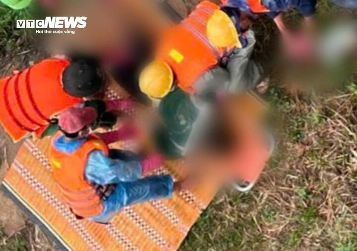 Tìm thấy thi thể các nạn nhân vụ xe rác lao từ cầu xuống sông Hương-2