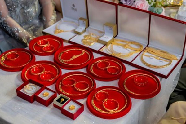 Lần đầu về ra mắt, chàng trai gặp sự cố khiến nhà gái thắc mắc không ngừng-4