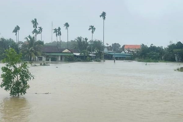 Sạt lở trên đèo Khánh Lê nối Nha Trang - Đà Lạt, giao thông tê liệt-4