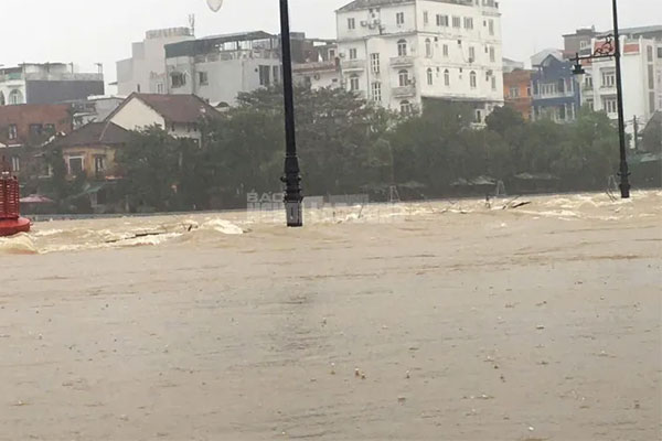 Cận cảnh nhiều nơi ở Nha Trang ngập trong biển nước-6