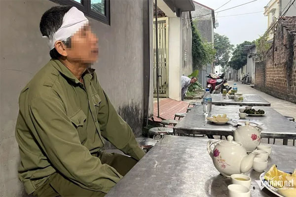 Cảnh trống vắng trên xe buýt nhanh BRT và nhà chờ-13