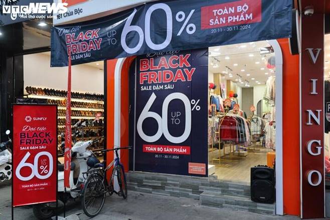 Cửa hàng ở Hà Nội giảm giá đỉnh nóc, kịch trần tới 90% nhân Black Friday-4