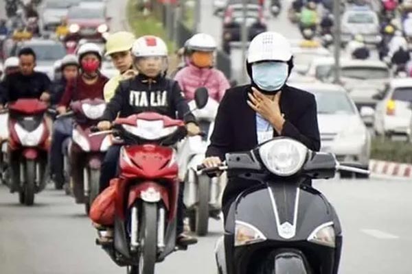 Người Hà Nội quàng khăn kín mít ra đường trong đợt rét đậm nhất từ đầu mùa-15