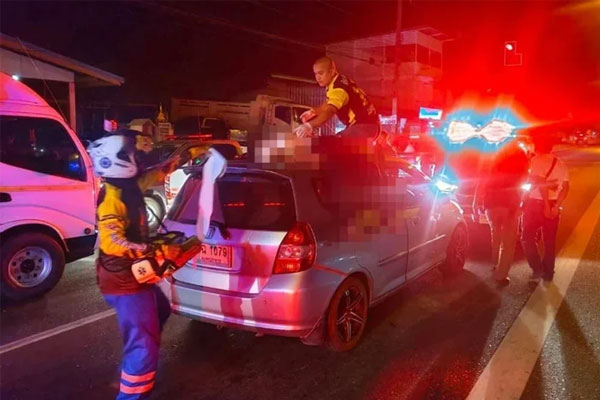 Đang lái xe, nữ tài xế tái mặt khi phát hiện thứ đáng sợ dưới chân-2