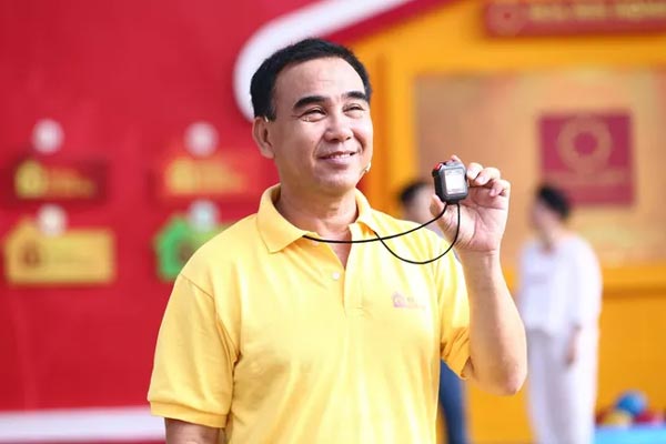 MC Quyền Linh lên tiếng về việc con gái lái xế hộp đi học-3