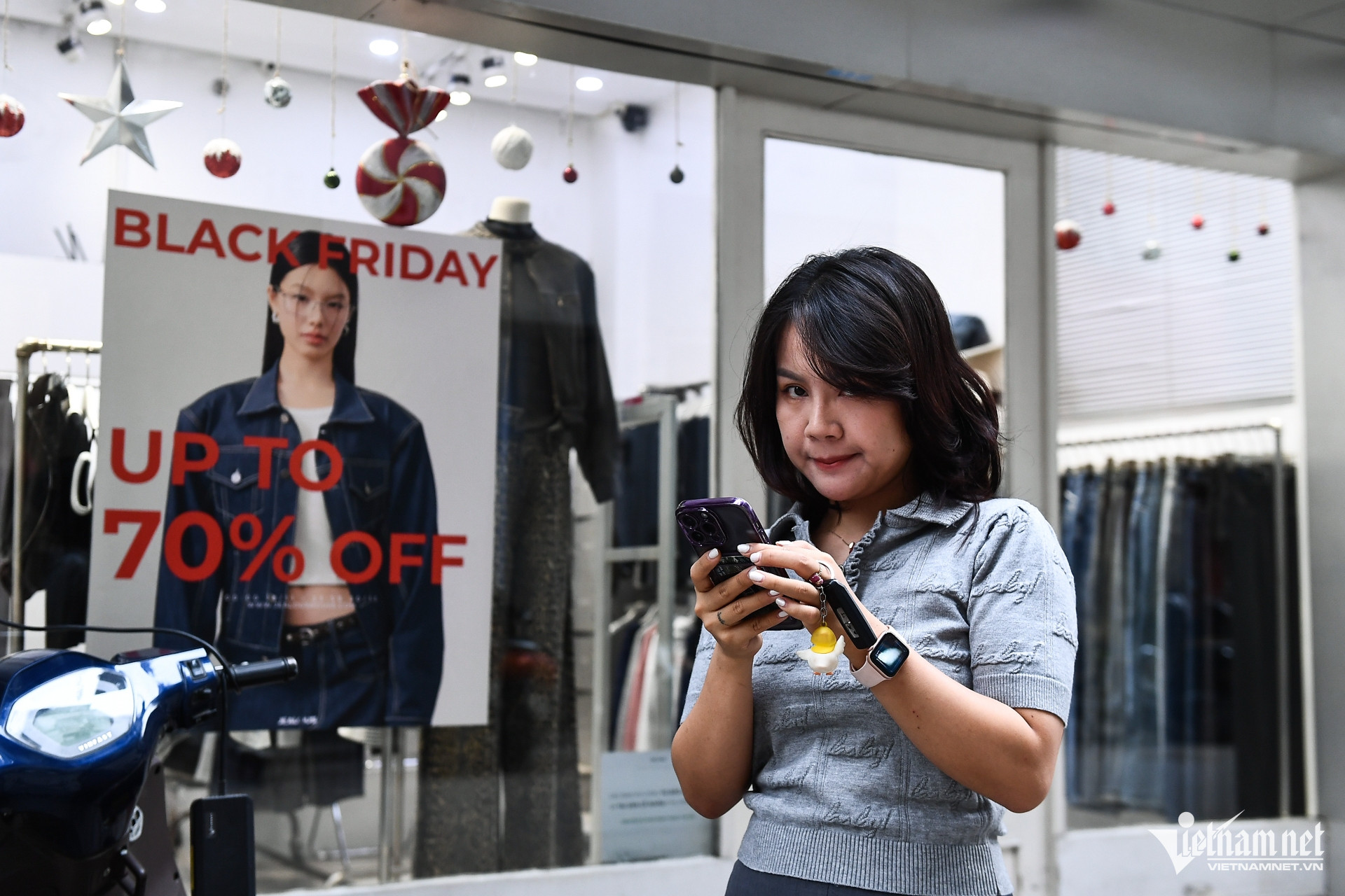 Khách hờ hững với hàng giá rẻ của Black Friday-14