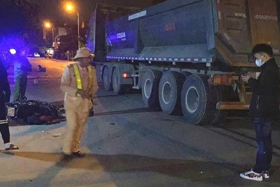 Ô tô đâm vào nhóm người đi bộ tập thể dục ở Bắc Giang, 3 người thương vong