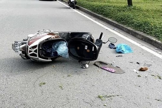 Phát hiện người đàn ông tử vong bên lề đường ở TPHCM