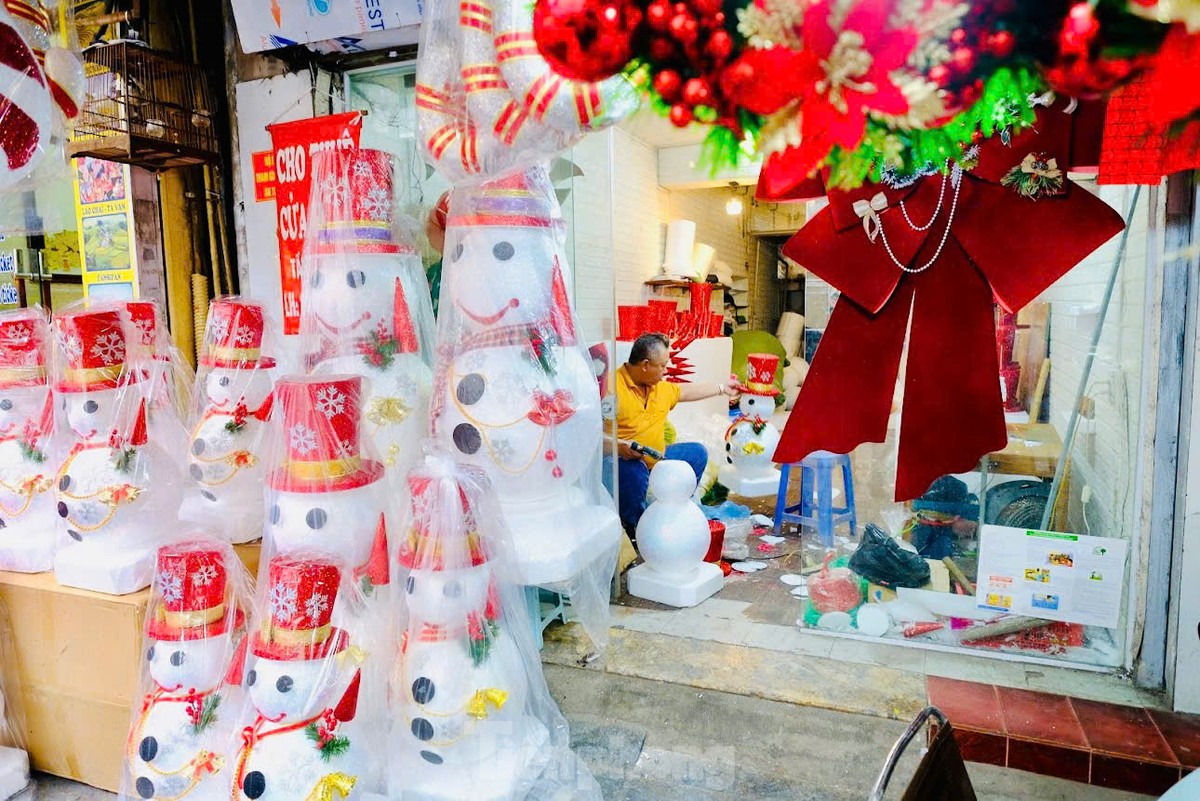 Tạo hình người tuyết, nghề lạ hái bộn tiền ở Thủ đô mùa Giáng sinh-5