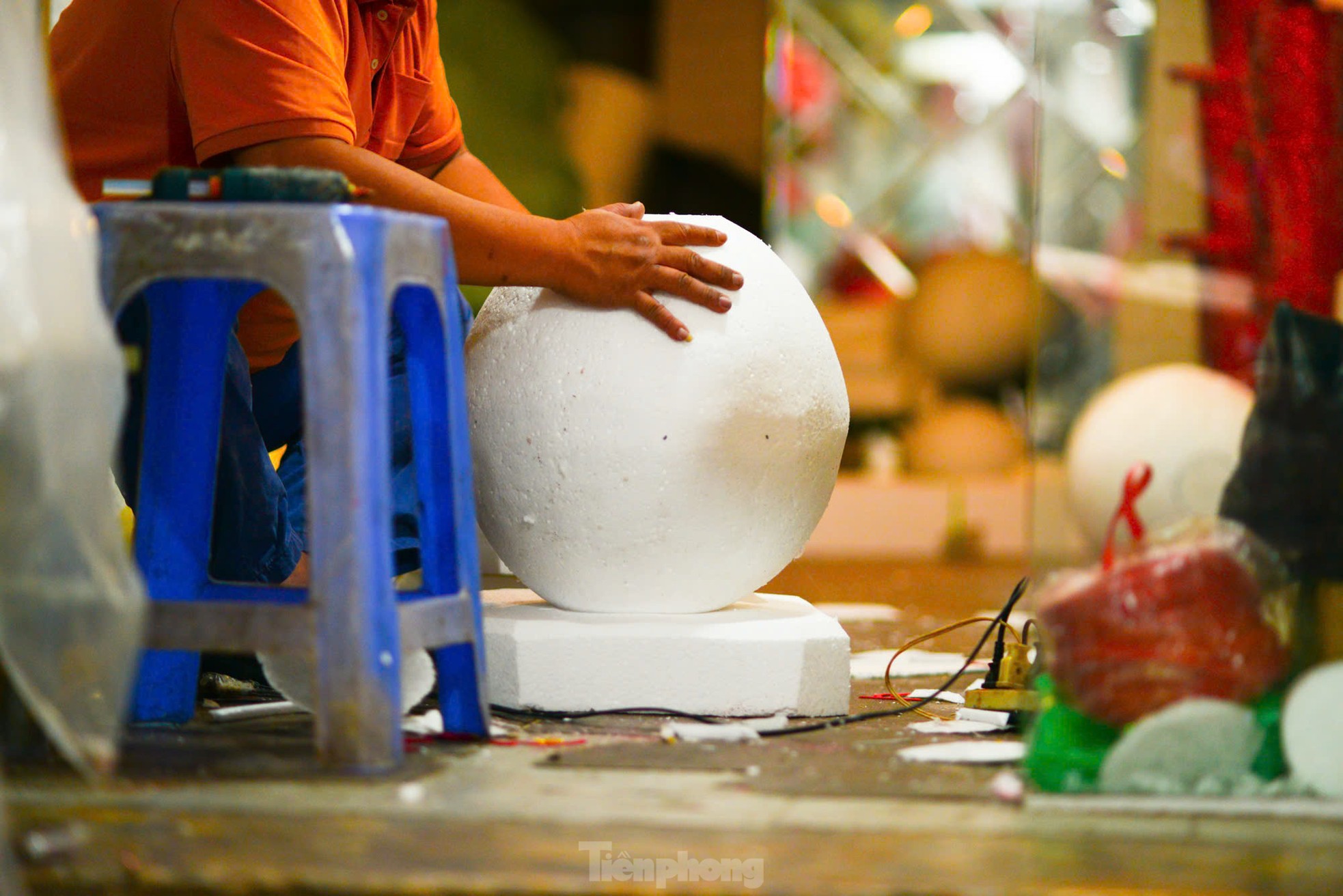 Tạo hình người tuyết, nghề lạ hái bộn tiền ở Thủ đô mùa Giáng sinh-7