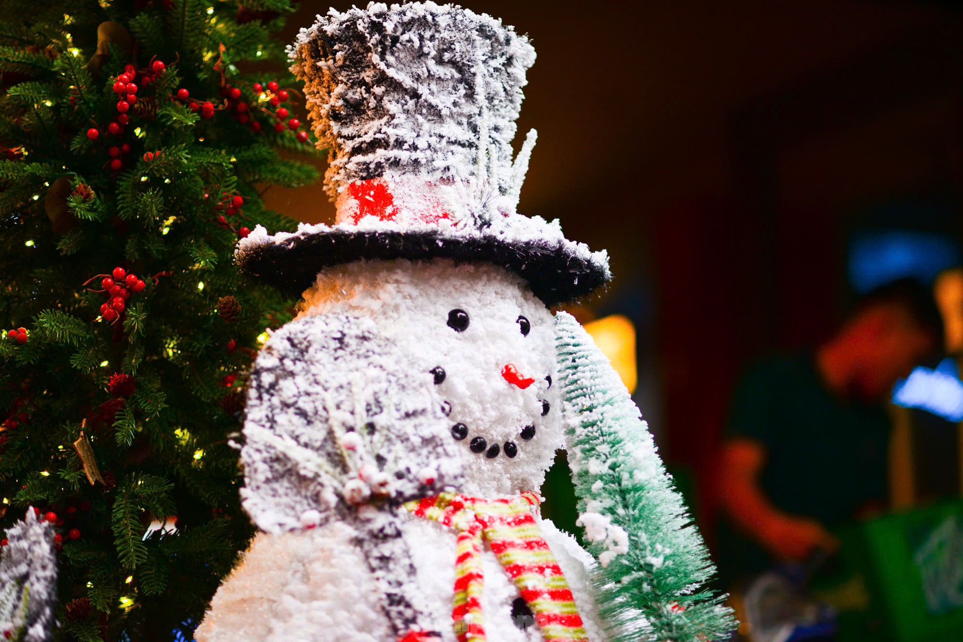 Tạo hình người tuyết, nghề lạ hái bộn tiền ở Thủ đô mùa Giáng sinh-11