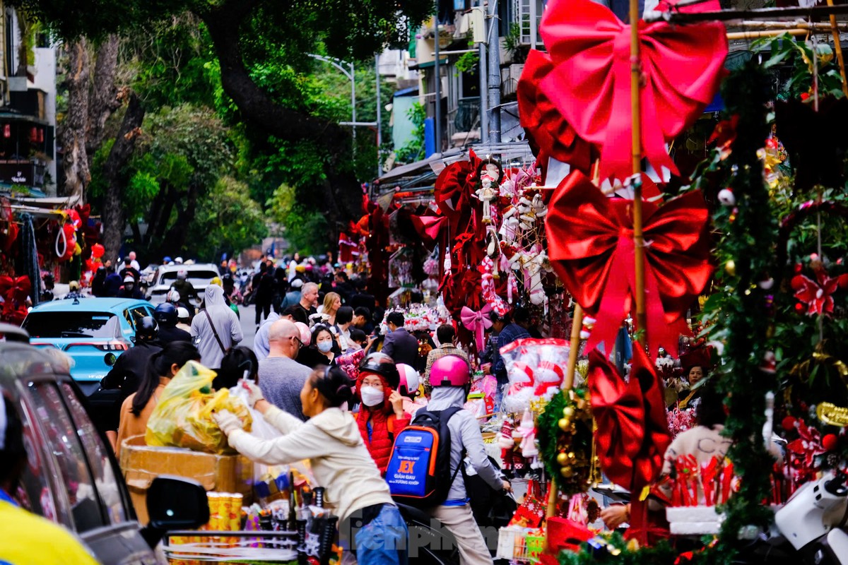 Tạo hình người tuyết, nghề lạ hái bộn tiền ở Thủ đô mùa Giáng sinh-13