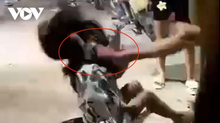 Mẹ đau đớn trước video con gái lớp 7 ở Bình Dương bị đánh hội đồng-2