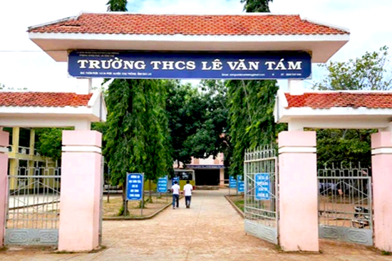 Nghi vấn hiệu trưởng không đi làm cả tháng vì bị...đòi nợ