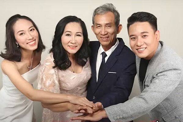 Chàng trai Cuba yêu cô gái Việt, cùng nhau bán bánh mì ở vỉa hè TPHCM-5