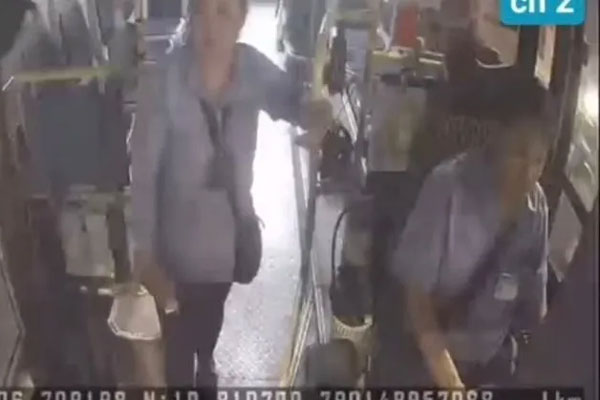 Tài xế xe buýt đột quỵ, vợ làm tiếp viên đi cùng chỉ kịp nhìn chồng lịm dần-2