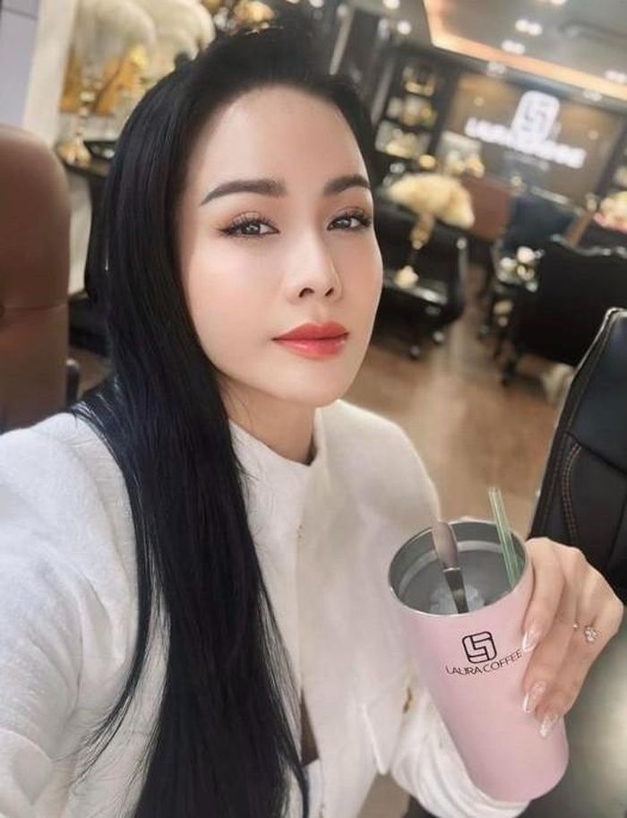 5 bà mẹ đơn thân nổi tiếng giàu có của showbiz Việt-9
