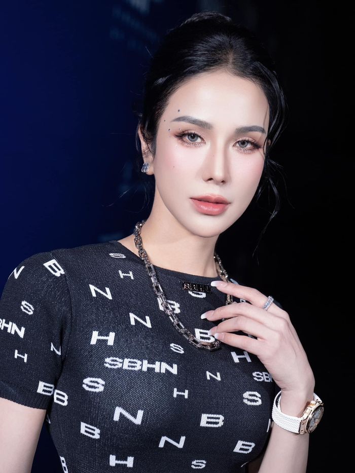 5 bà mẹ đơn thân nổi tiếng giàu có của showbiz Việt-18