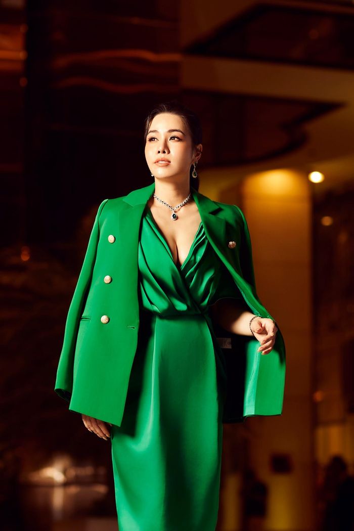 5 bà mẹ đơn thân nổi tiếng giàu có của showbiz Việt-7