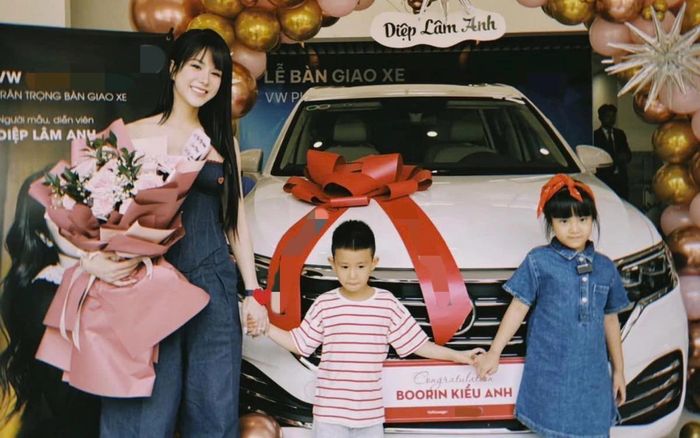 5 bà mẹ đơn thân nổi tiếng giàu có của showbiz Việt-22