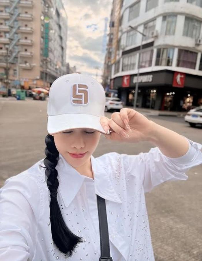 5 bà mẹ đơn thân nổi tiếng giàu có của showbiz Việt-10