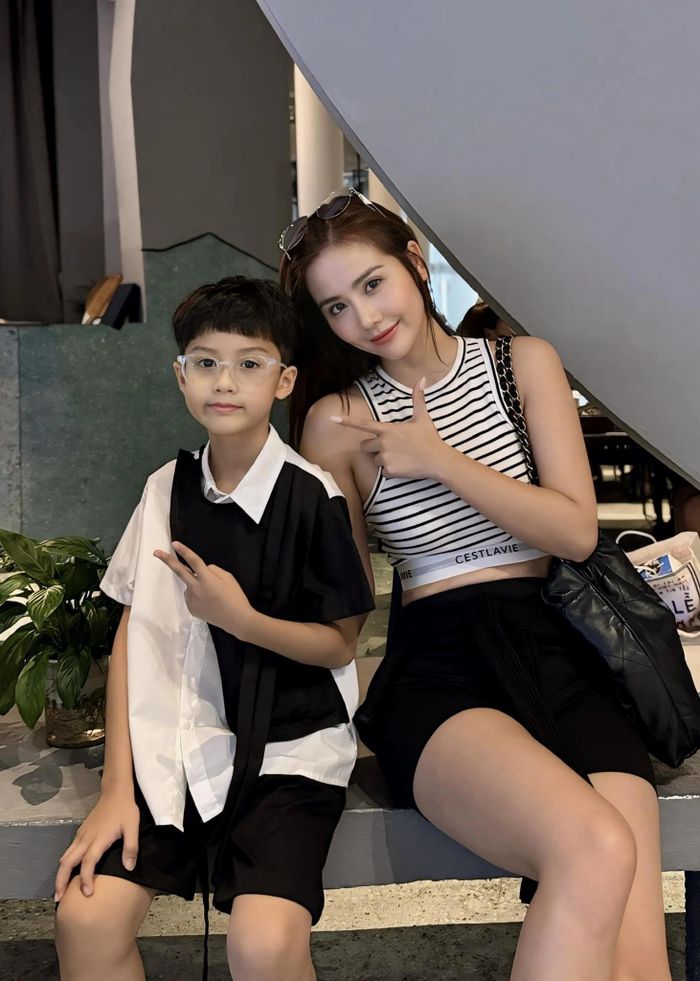 5 bà mẹ đơn thân nổi tiếng giàu có của showbiz Việt-27