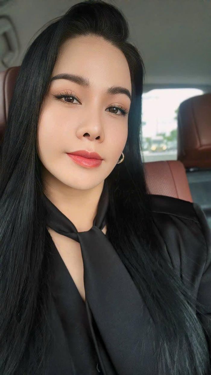 5 bà mẹ đơn thân nổi tiếng giàu có của showbiz Việt-11