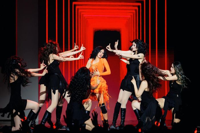 5 bà mẹ đơn thân nổi tiếng giàu có của showbiz Việt-16