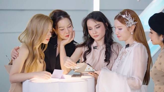 Minh Hằng khóc, liên tục xin lỗi khi 2 chị đẹp chung đội bị loại-2