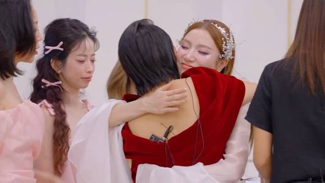 Minh Hằng khóc, liên tục xin lỗi khi 2 chị đẹp chung đội bị loại-3