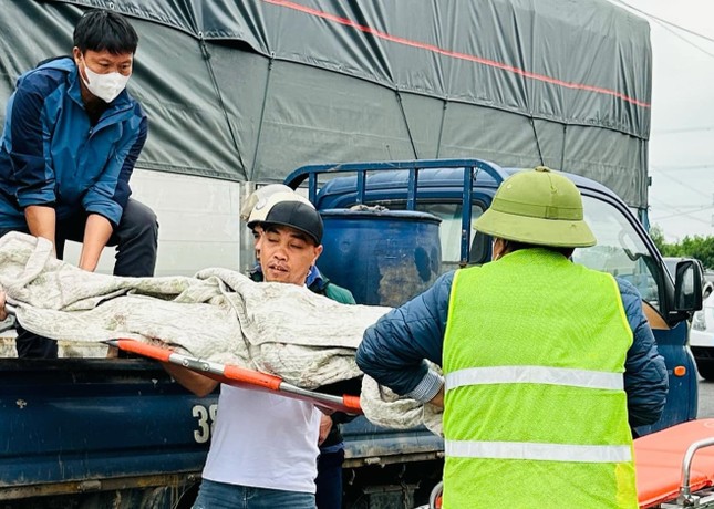 Tài xế tử vong trong cabin sau tai nạn-1