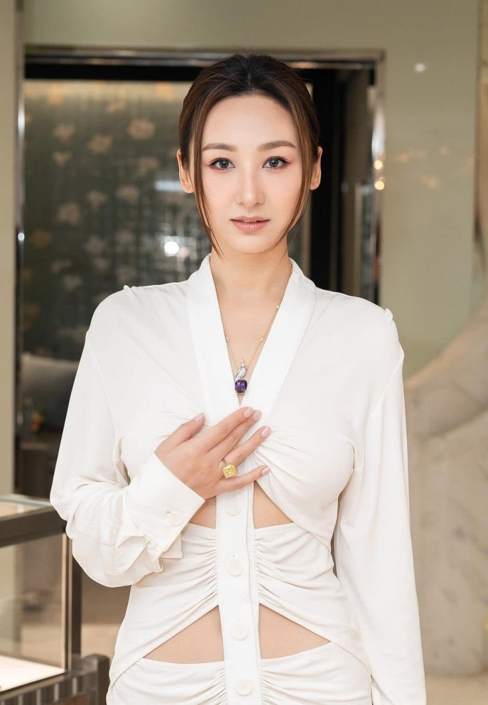 Bom sex Cao Hải Ninh: Bị đồn đại gia bao nuôi, từng trầm cảm vì bị chỉ trích-6