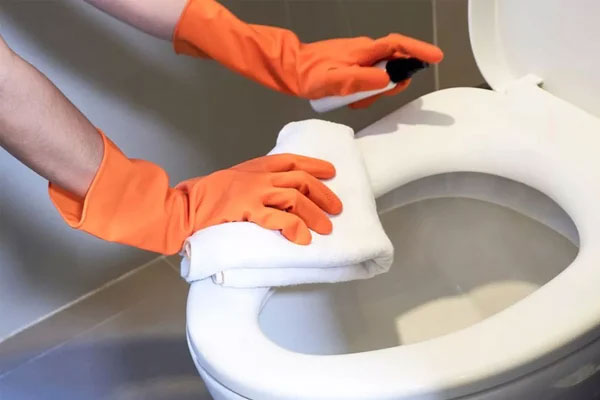 Vì sao không nên cất quần áo vào ngăn tủ khách sạn?-2