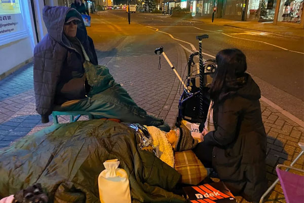 Con trai 24 tuổi cưới cụ bà 78 tuổi, bố mẹ khóc như mưa-2