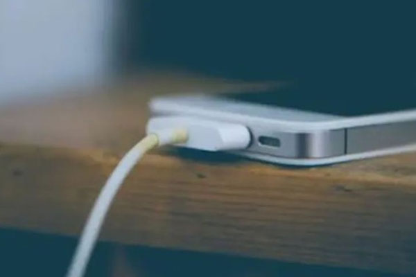 Nam công nhân bị điện giật, 3 người tới cứu, tất cả đều tử vong-2