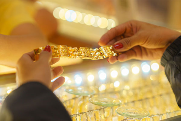 Giá vàng hôm nay 3/12/2024: Chưa ngừng lao dốc, vàng nhẫn đồng loạt rớt giá-1