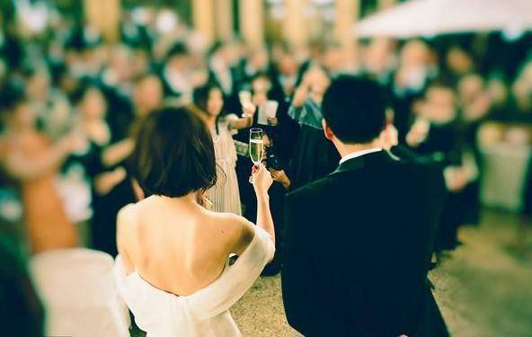 Trai 30 lấy vợ 47, chú rể đòi ly hôn trong đêm vì thấy mặt mộc của cô dâu-1