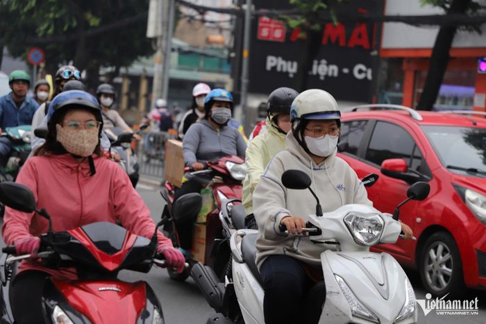 TPHCM mờ mịt trong sương mù từ sáng đến chiều-5