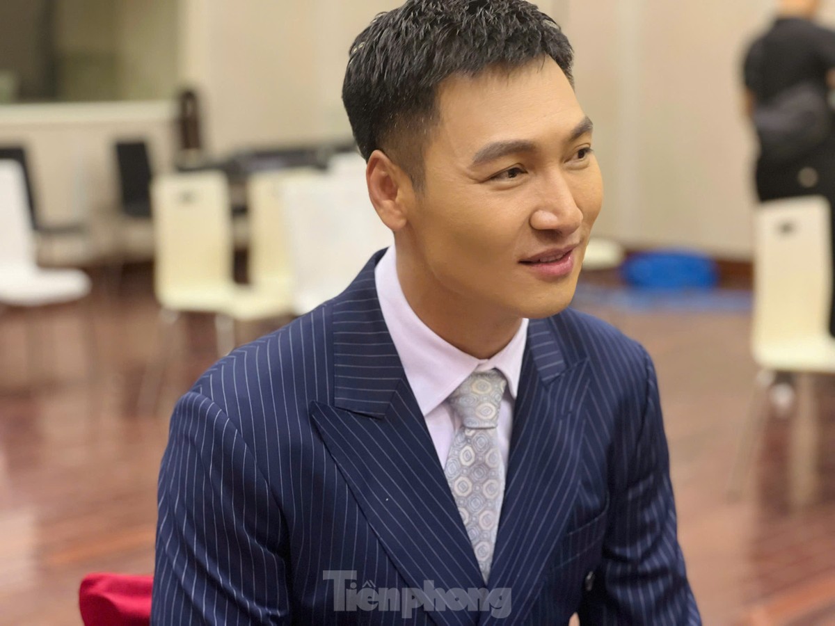 Mạnh Trường: Tôi thua vợ về ngoại hình-3