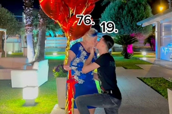 Cô đơn nhiều năm, anh chàng dùng đạo cụ tạo ảnh hẹn hò với bạn gái tưởng tượng-3